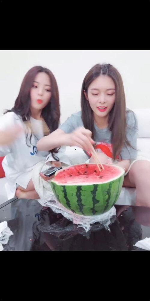 可乐姐姐吃瓜直播视频,吃瓜现场，笑料连连