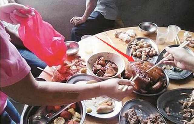 湖北农村婚礼吃瓜视频,吃瓜群众围观传统婚俗盛宴