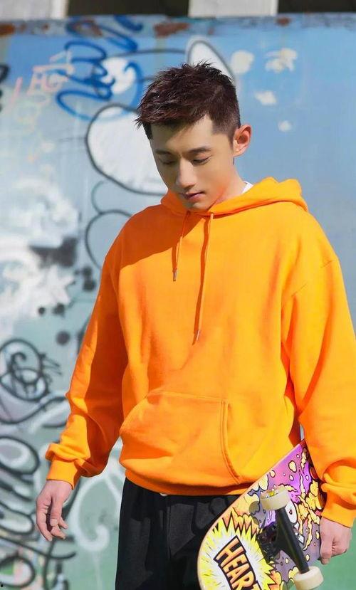 张继科吃瓜事件视频播放,网友热议不断