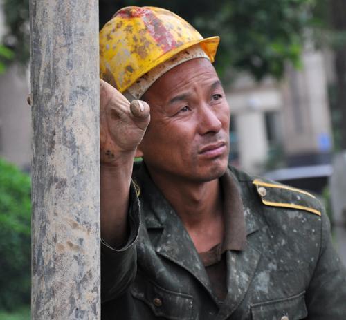 农民兄弟吃土瓜视频播放,农民兄弟吃土瓜视频引关注